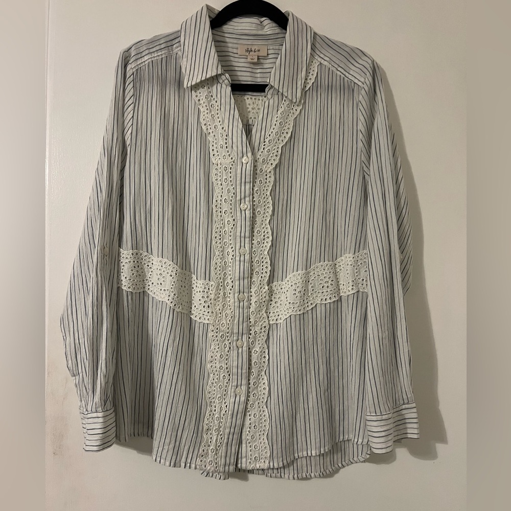 100% cotton button down shirt with lace detail size XL (S133)